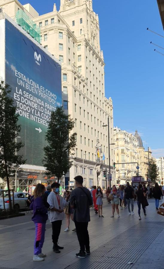 Gran Via. Salud. Puerta Del Sol. Callao. Madrid Esterno foto