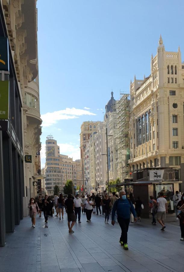 Gran Via. Salud. Puerta Del Sol. Callao. Madrid Esterno foto